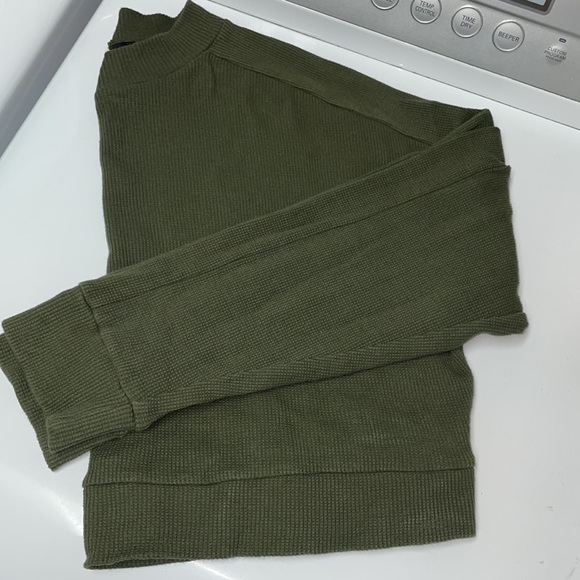 Forever 21 cropped long sleeve. Size M - Picture 2 of 5